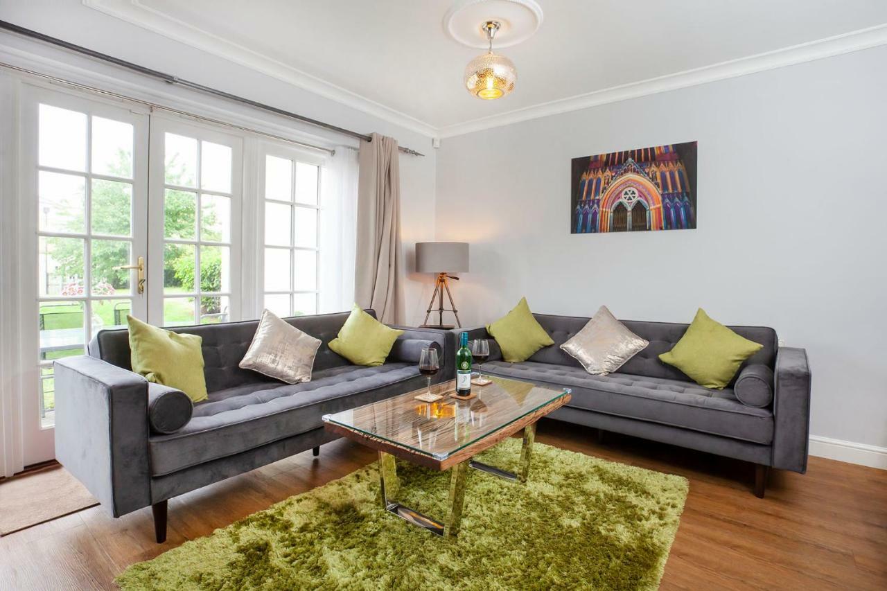 Thomas, Off Leeman Road, Sleeps 9 Villa York Buitenkant foto